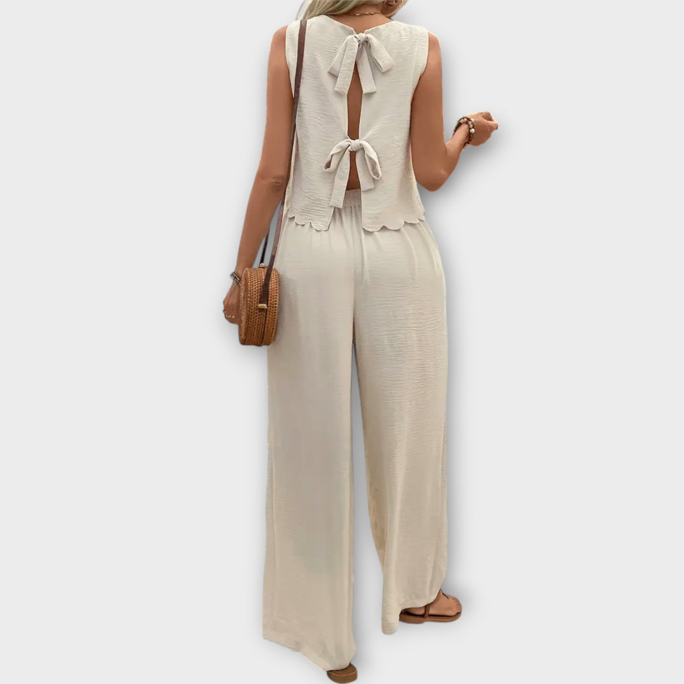 Ensemble été deux pièces chic – Gilet à pétales et pantalon femme