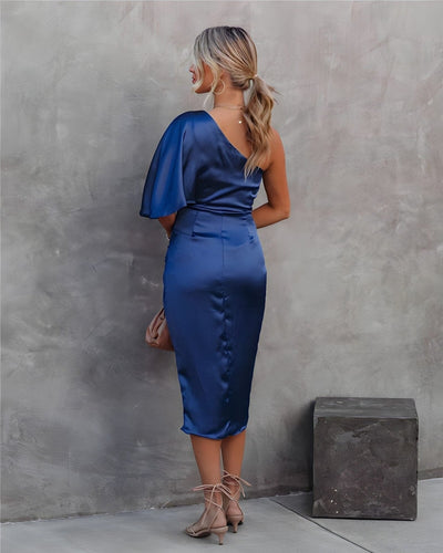 Kyra™ | Robe en soie élégante avec fente subtile