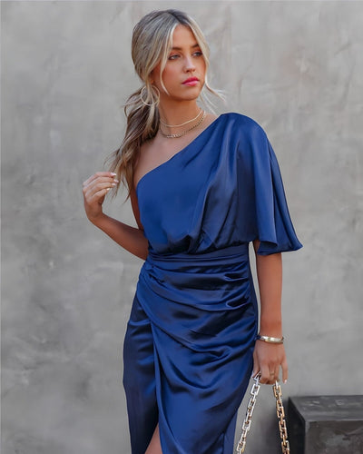 Kyra™ | Robe en soie élégante avec fente subtile