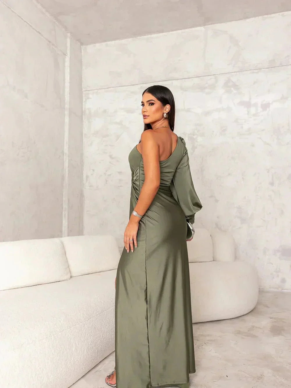 Victoria™ | Robe en soie élégante avec fente raffinée