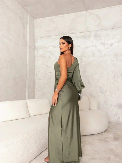 Victoria™ | Robe en soie élégante avec fente raffinée